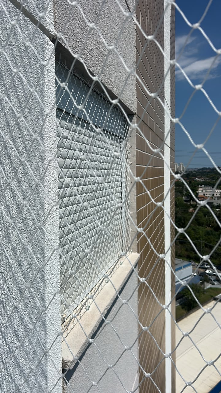 Detalhe de Instalação de Rede de Proteção em Apartamento em Alphaville